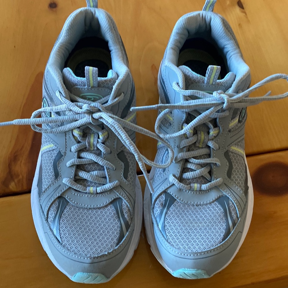 Dr. Scholl's gray women athletic shoes Size 9